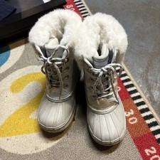 London Fog boots girls Youth size 2 good condition