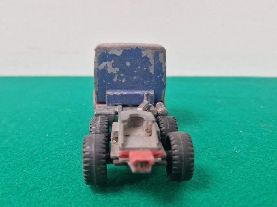 Camión fundido a presión SIKU 2232 azul Mercedes-Benz de tres ejes hecho en Alemania Foto 4 de 4