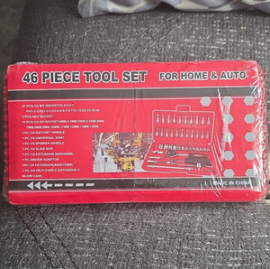 46-Piece Ensemble d'outils mélangés avec boîtier de moulage par soufflage, extensions de cliquets de chaussettes, rouge