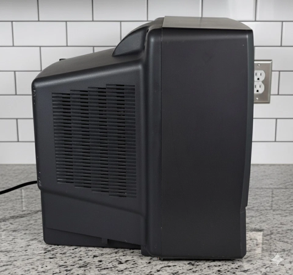 Toshiba MV13L3 13" TV VCR VHS Retro Gaming 2002 Color Tested Working W/ Remote - Image 2 of 4