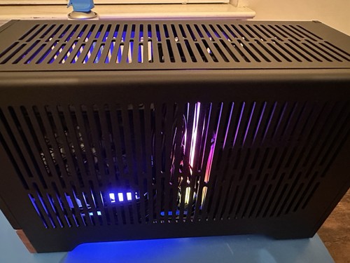 Fractal Design Terra PC Build - 第 11/11 張圖片