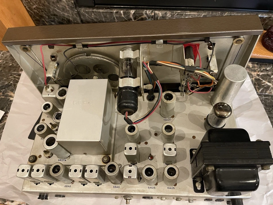 Sintonizador Fisher 50-R AM/FM. Foto 3 de 4