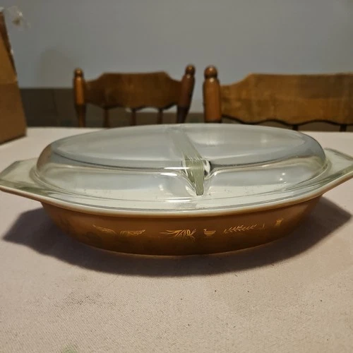 VTG Pyrex Early American Divided Dish 1.5 QT #1063 with Lid 945-C Gold brown