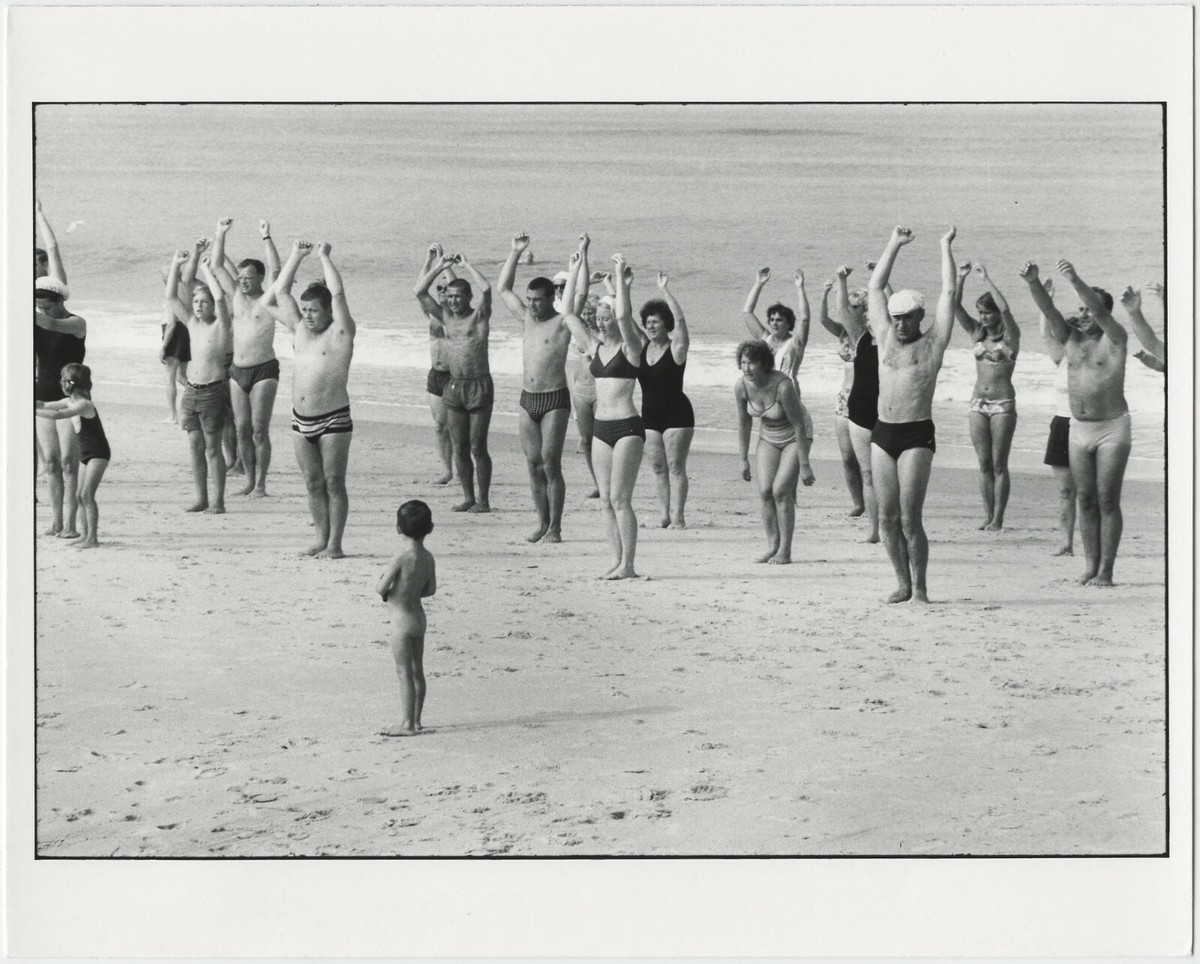 Elliott ERWITT: Beach Group, West Germany, 1968 / Printed 1977