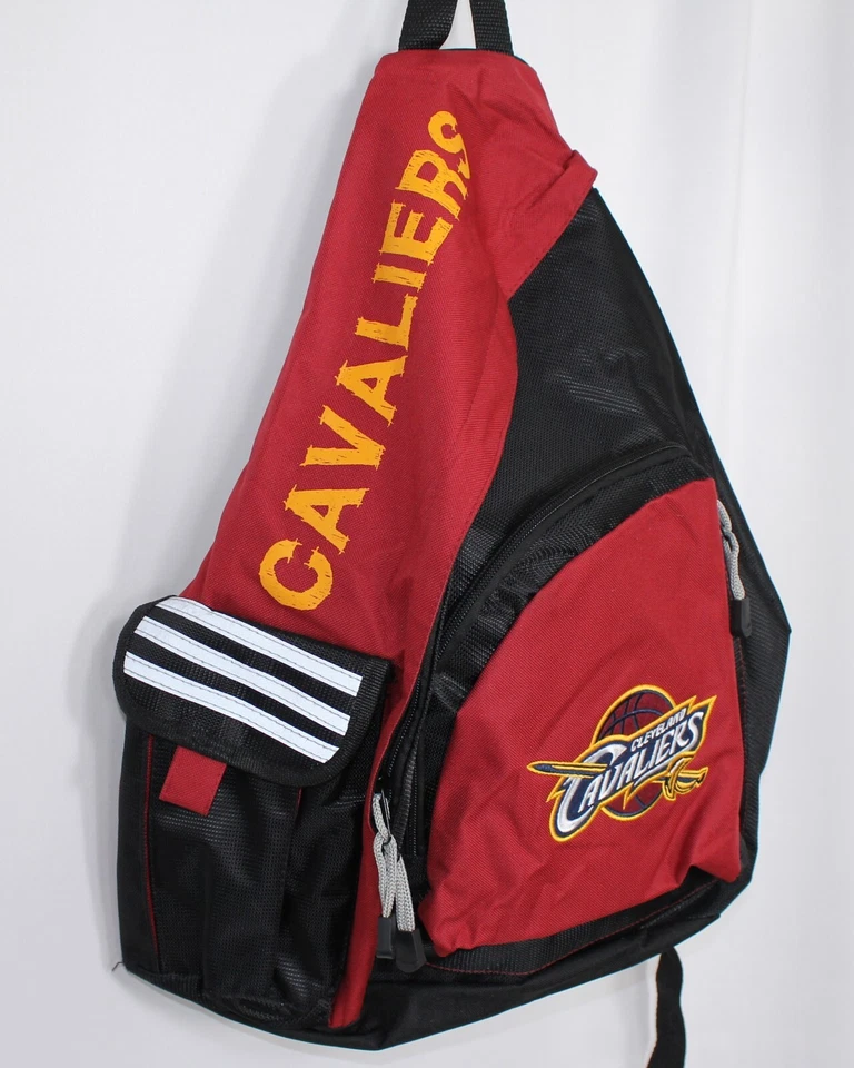Mochila con cabestrillo Cleveland Cavaliers nueva sin etiquetas, correa única, negra/roja, oficial de la NBA Foto 2 de 4