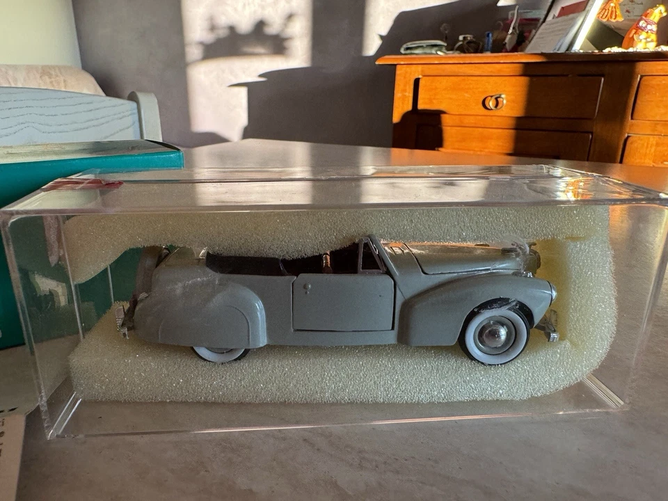Splendida Lincoln Continental 1941 N.44 Rio scala 1:43 nuova in box collezione - Immagine 2 di 4