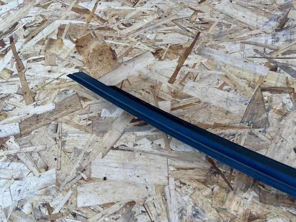 Ford Mustang GT CUPÉ 2015-2022 OEM PASAJERO DERECHO EXTERIOR SOBRE VENTANA MOLDURA Foto 2 de 4