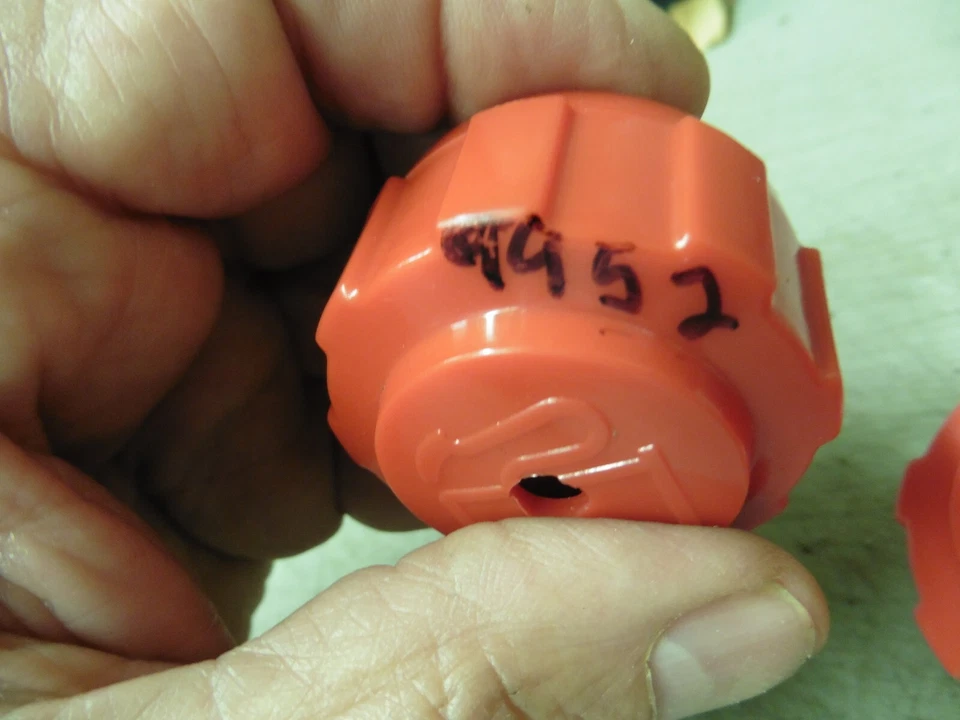 Nuevo Genuino ROBIN RECORTADORA / SOPLADOR TAPA COMBUSTIBLE NUEVO 9952 Se adapta a muchos modelos Foto 3 de 3