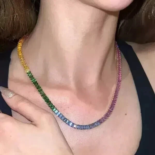 Collar de tenis para boda enchapado en oro blanco de 14 k zafiro arco iris corte esmeralda Foto 2 de 2