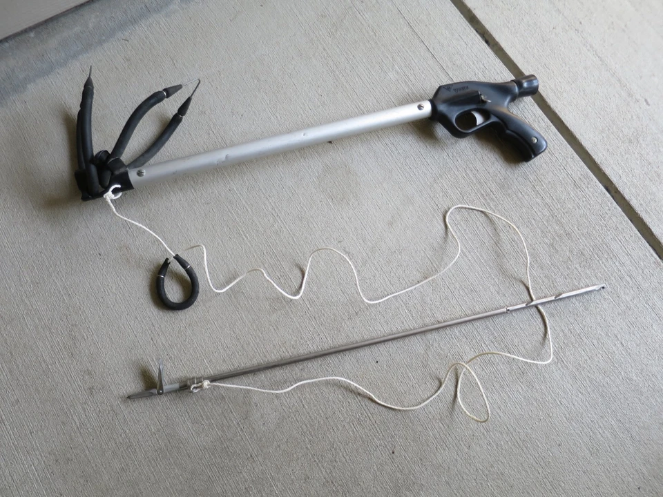 Vintage VOIT Swimaster Speargun Spear Fishing 26" Spear - Spear Gun Not Tested - Image 3 of 4