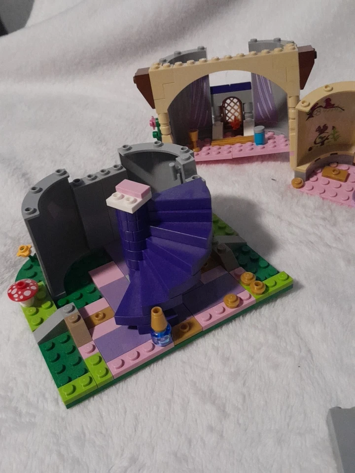 LEGO Disney: Rapunzel's Creativity Tower 41054 Foto 4 de 4