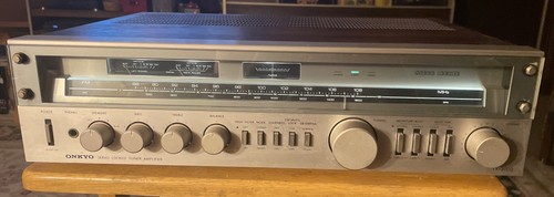 Beautiful Onkyo TX-3000 Servo Locked Tuner Amplifier AM/FM Stereo Receiver EUC