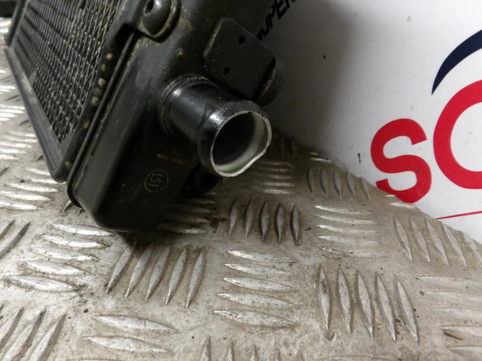 TRIUMPH STREET TWIN 900 2017 RADIATOR AND FAN - Image 3 of 4