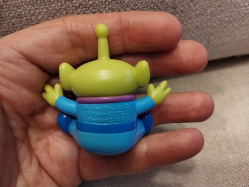 2002 Green Three-Eyed Sitting Alien Disney Pixar Toy Story 2.5 in Figure, Hasbro - Picture 7 of 12