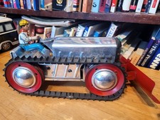 NICE VINTAGE 1940'S MARX  TIN WIND UP SILVER  FARM TRACTOR w/ SCRAPER
