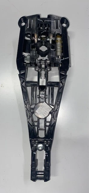 2010-2022 NEW GENUINE OEM GM FRONT RH SIDE DOOR HANDLE BRACKET, PN 13574803 - Image 2 of 4