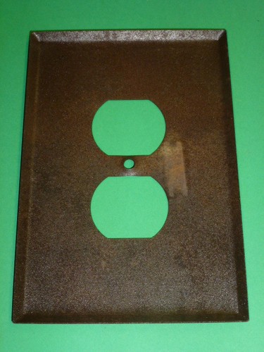 NOS! BELL ELECTRIC SINGLE GANG BROWN CRACKLE, OVERSIZED RECEPTACLE WALL PLATE - Picture 2 of 2