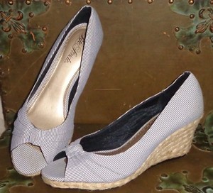 life stride navy pumps