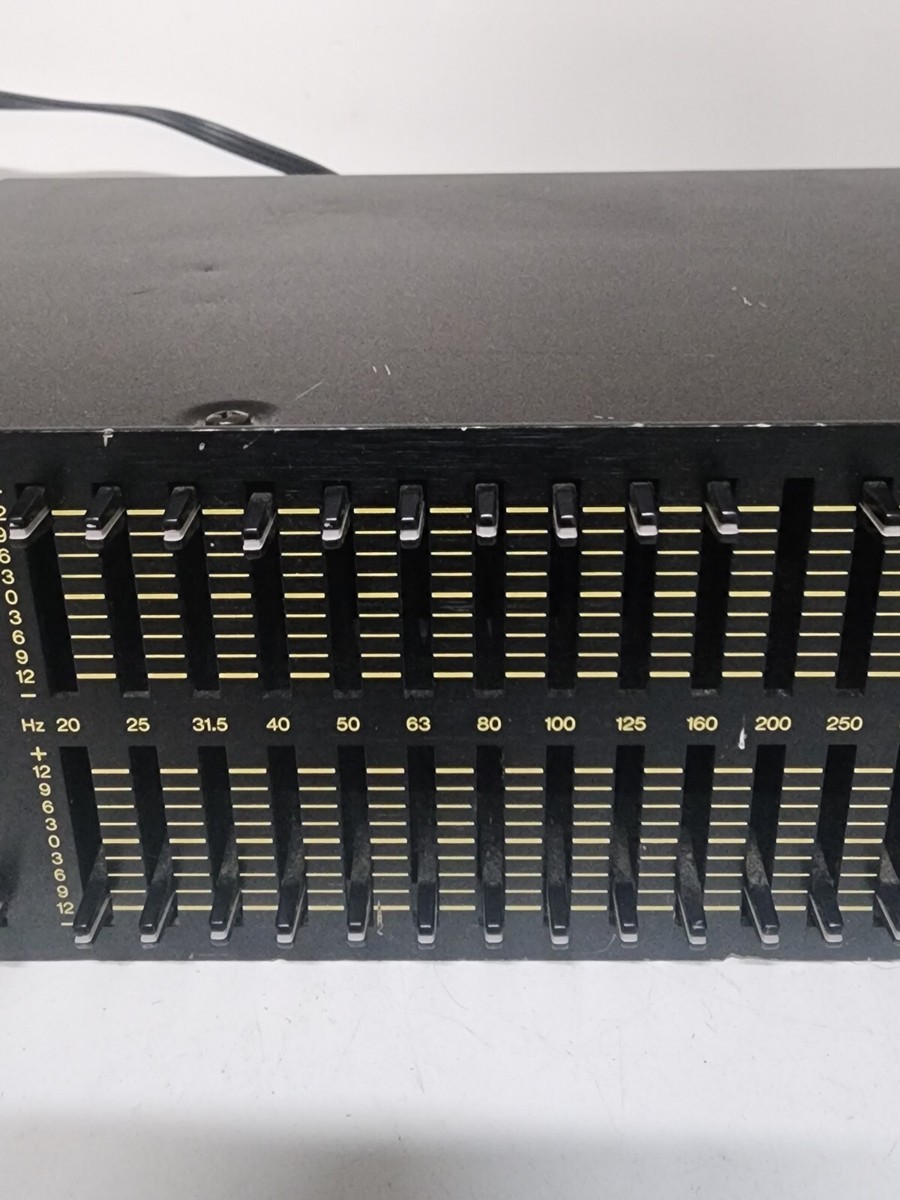 Yamaha Q2031B ~ 2-Channel 31-Band Graphic Equalizer ~ Works
