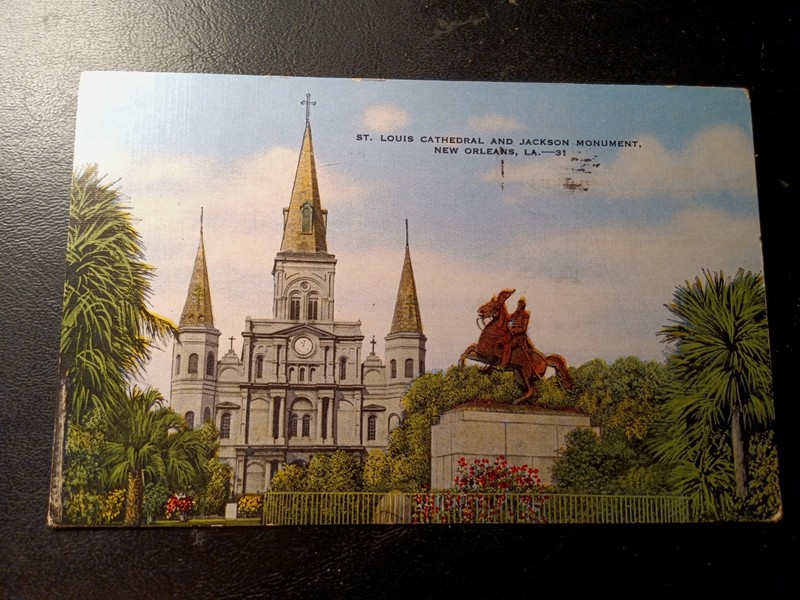 ST. LOUIS CATHEDRAL AND JACKSON MONUMENT POSTCARD