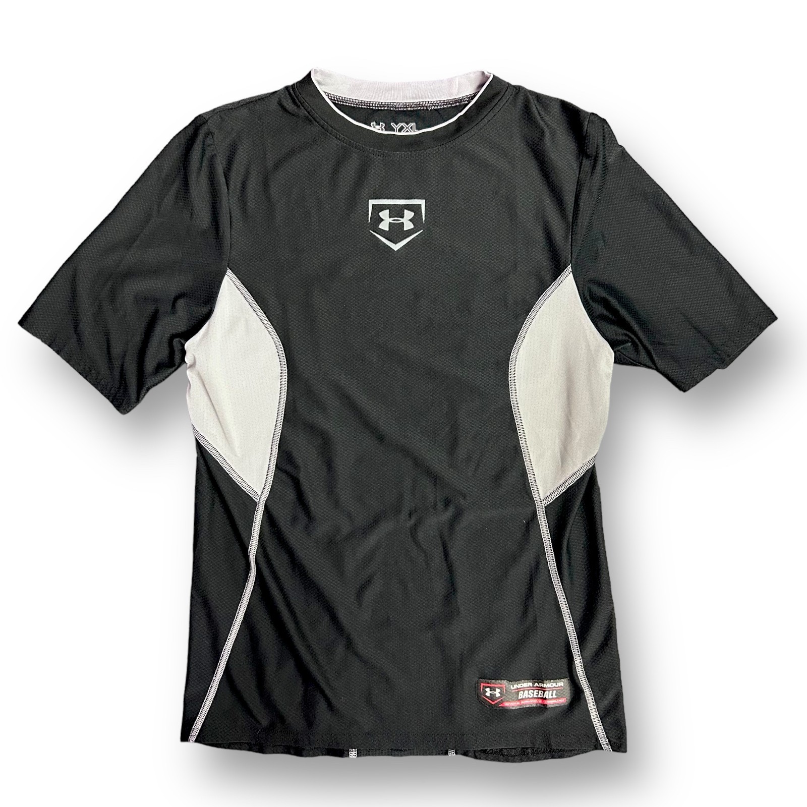 Boys Under Armour YXL Shirt UA HeatGear Quick Dry 14-16 Youth Base Layer, Black