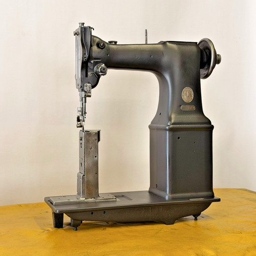 VINTAGE SINGER 51W54 POST BED ROLLER FOOT INDUSTRIAL SEWING MACHINE