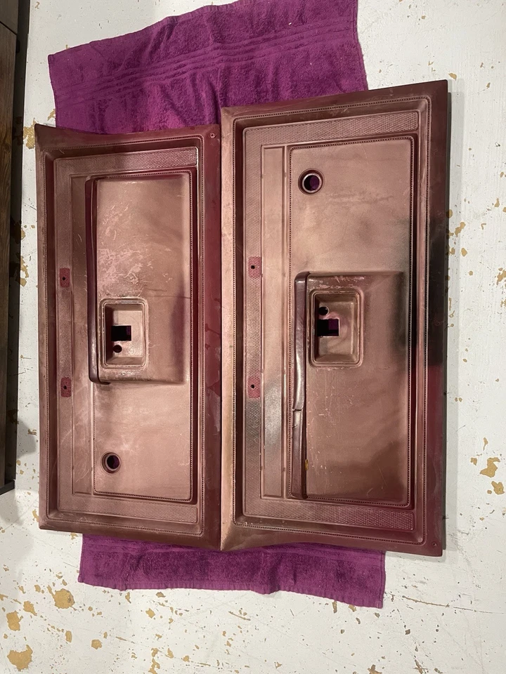 Paneles de puerta laterales manuales para conductor y pasajero Dodge Truck 81-93 OEM rojos Foto 2 de 4