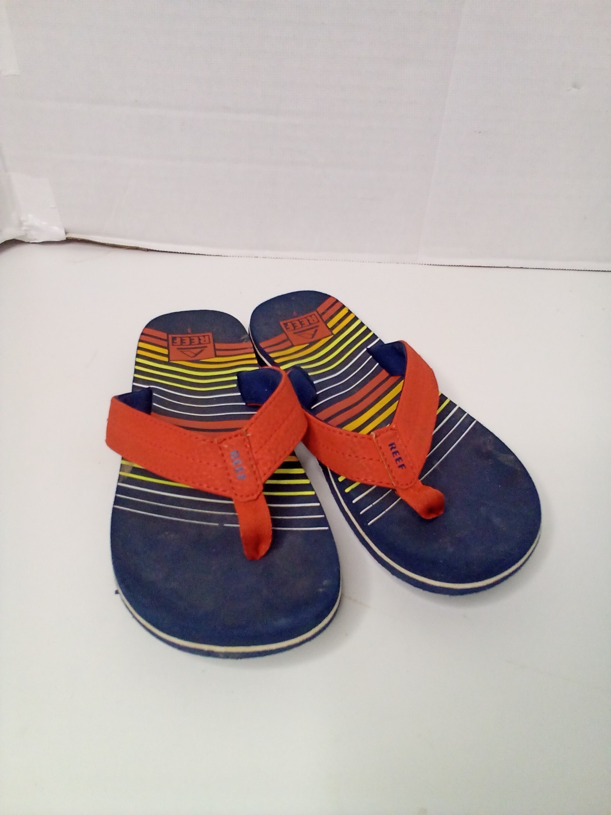 Boys Rainbow Reef Flip Flops Size 3 Kids Colorful Pre-Owned-image