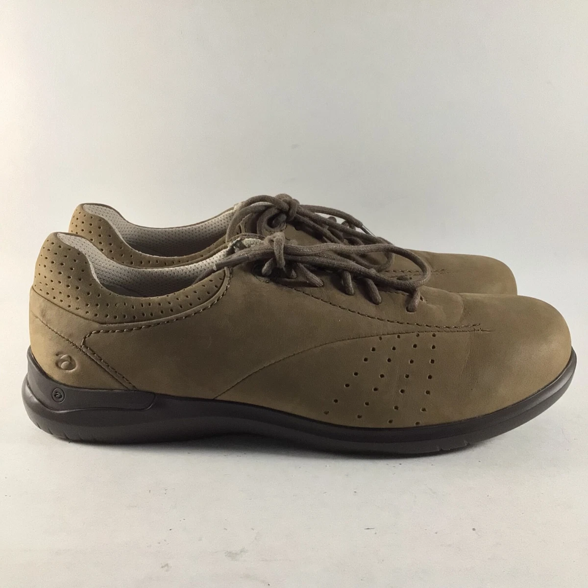 Aravon sneakers store