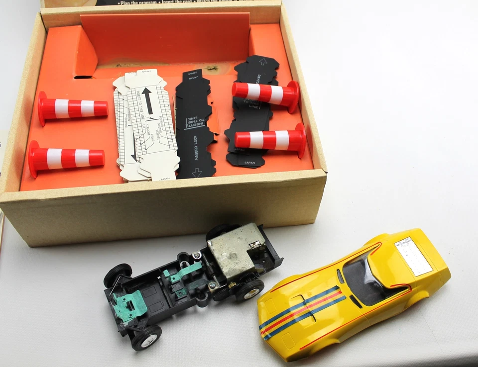 *As-is* Vintage 1969 Amaze-A-Matics Chrysler Charger III Yellow Car Hasbro /3 - Image 2 of 4