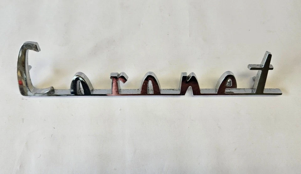 Dodge Coronet 1957 guardabarros placa de identificación emblema insignia logotipo 1624816 nuevo en stock Foto 3 de 4