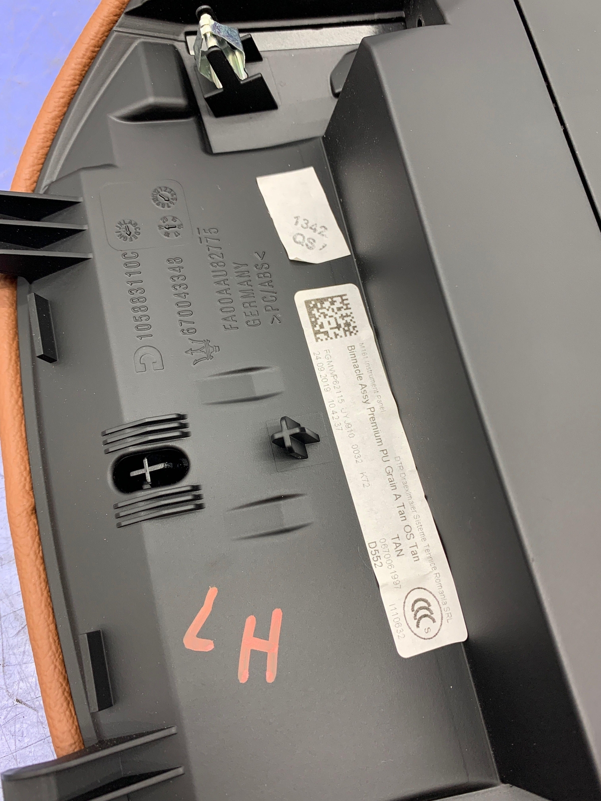 2017-2020 MASERATI LEVANTE M161 OEM SPEEDOMETER TRIM PANEL - TAN 670043348