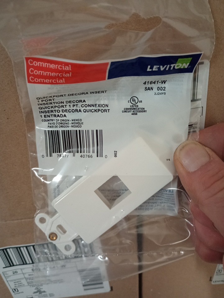  Leviton 41641-W QuickPort Decora Insert 1-Port White
