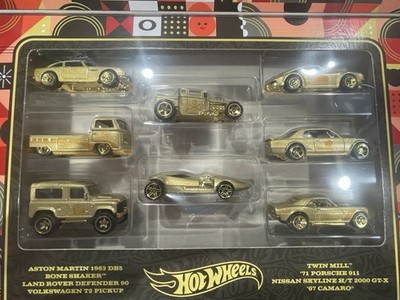 Hot Wheels F.A.O Schwarz 8-Car Diecast Set 1:64 Gold 2022 Aston