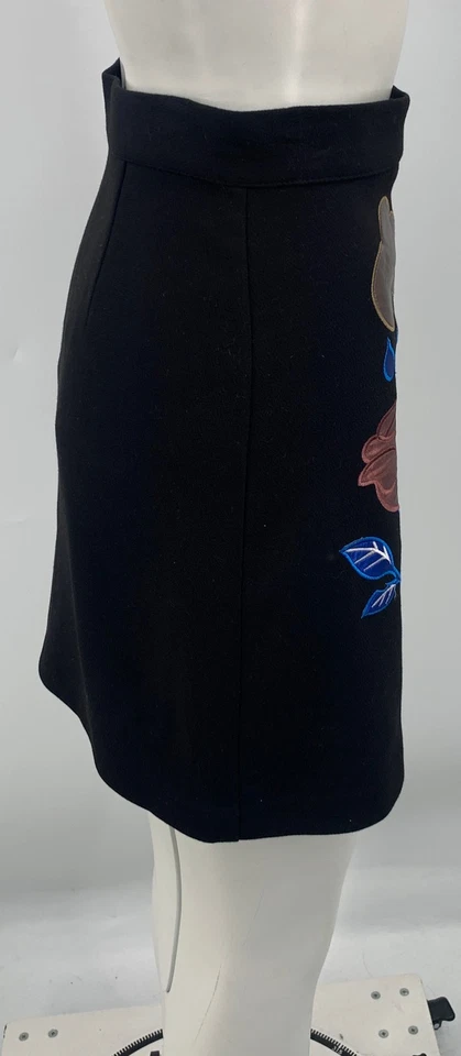 Minifalda Cynthia Rowley para mujer negra metálica con apliques de rosa nube línea A talla 2 Foto 4 de 4