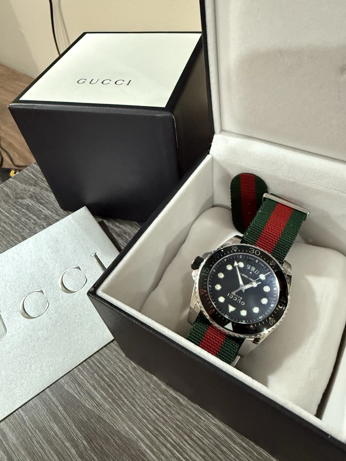 Montre homme Gucci YA136209 Dive XL 44 MM en nylon rouge et vert