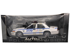 AUTOart 1:18 Ford Crown Victoria NYPD Police Division Interceptor 72703 NIB