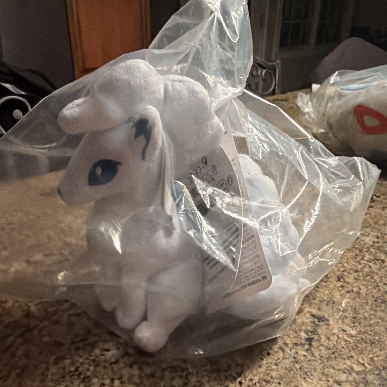 Pokemon Center  Alolan Vulpix Plush Toy Pok&eacute;mon fit Sitting