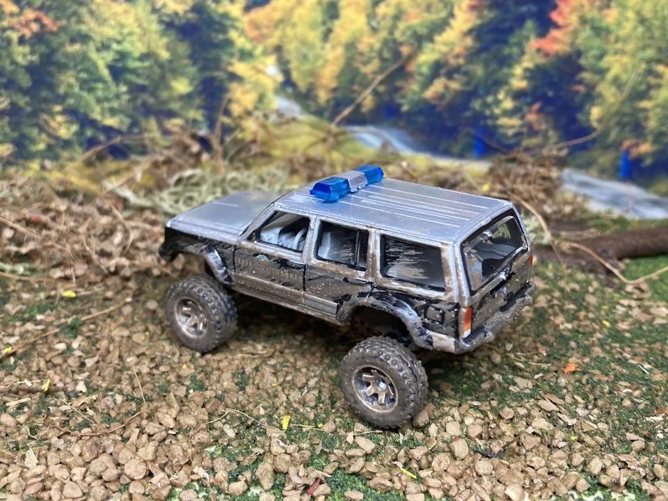 Jeep Cherokee XJ Police Lifted 4x4 Muddy Customized 1/64 Diecast Mud Truck - Image 4 of 4