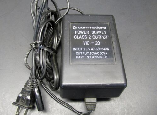 Commodore VIC 20 Computer mit Netzteil, schaltet ein / schaltet ein - Bild 12 von 14