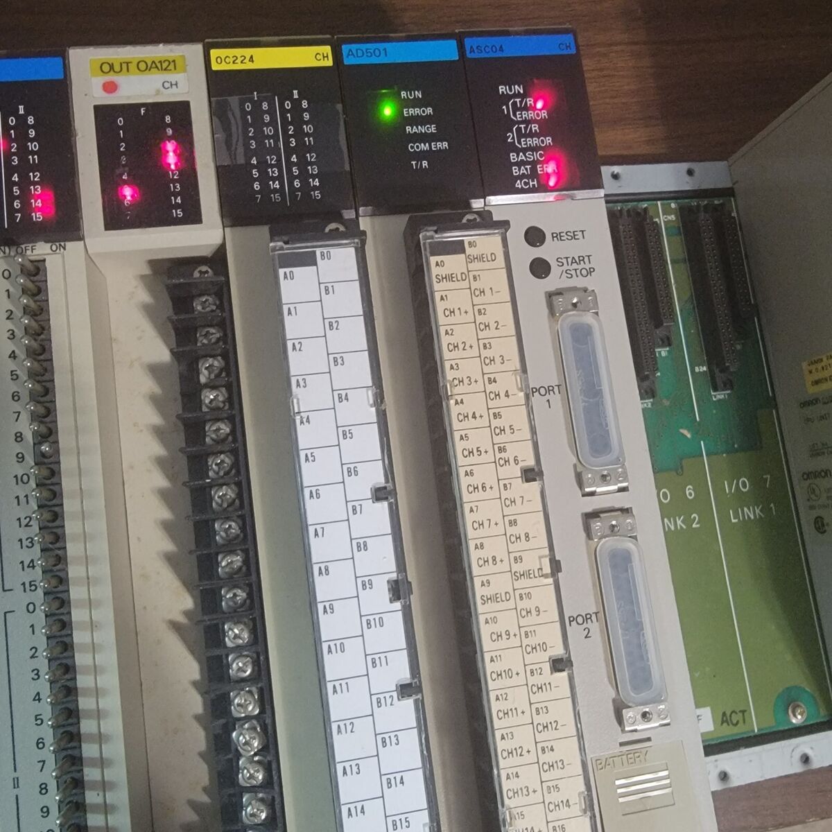 Omron Sysmac C1000H PLC, PS221E, ASC04, AD501, OC224, OUT OA121, ETL01, Base Omron Sysmac C1000H PLC, PS221E, ASC04, AD501, OC224, OUT OA121, ETL01, Base