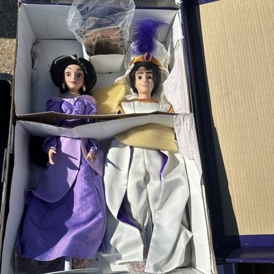 Disney, Aladdin/Jasimine, Porcelain Dolls 18  with Music BoxNew In Original Box
