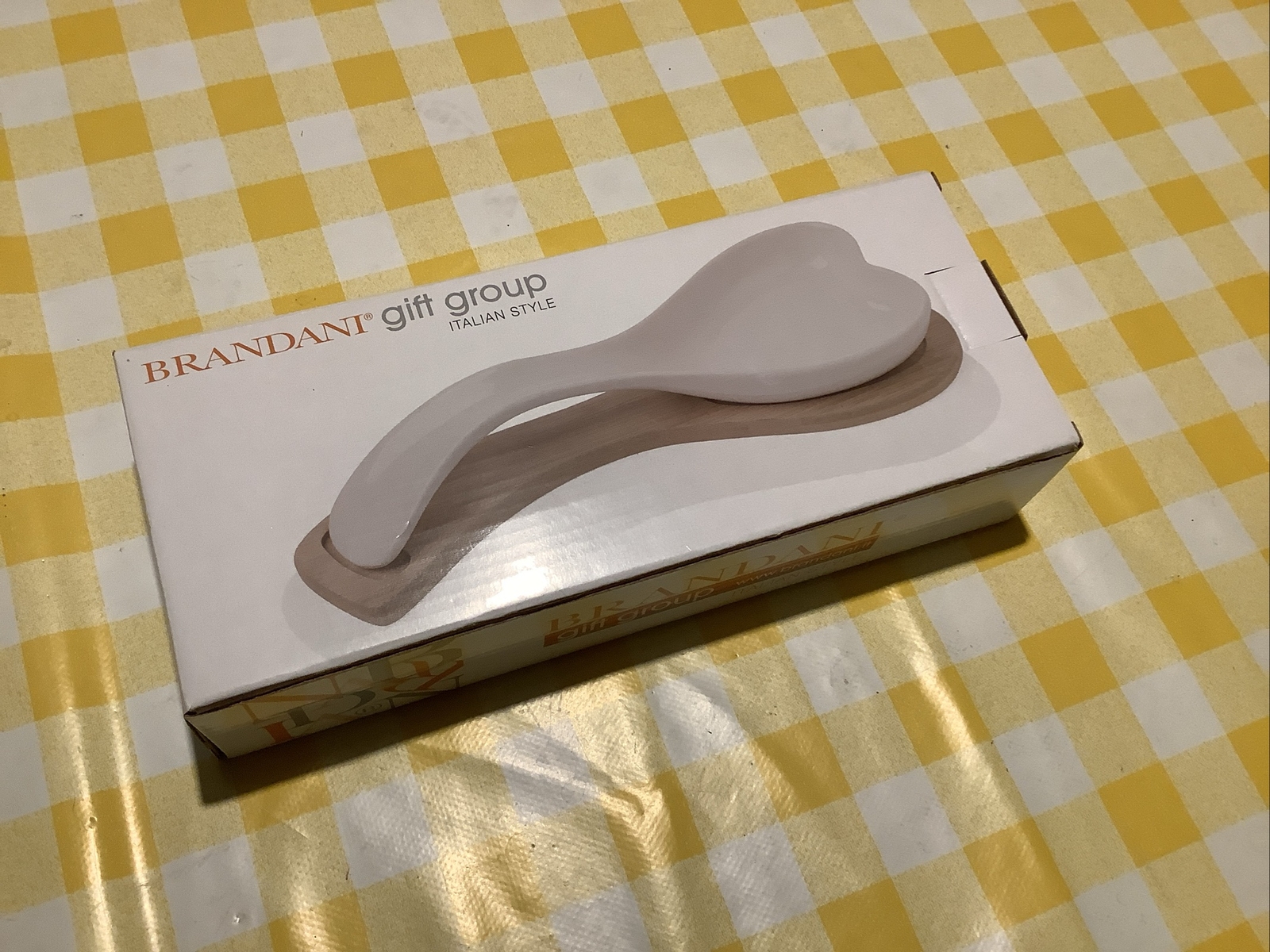 BRANDANI POGGIAMESTOLO CUORE IN PORCELLANA CON SUPPORTO IN BAMBOO NATURALE