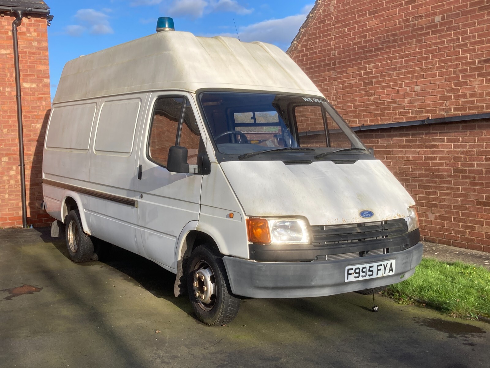 1989 Ford Transit Mk3 LWB High-Top - Ex-Ambulance in very good condition - Picture 1 of 24