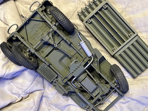 2 for 1 deal on Danbury mint WWII Willys Jeeps for parts 1 with rocket launcher - Picture 4 of 13