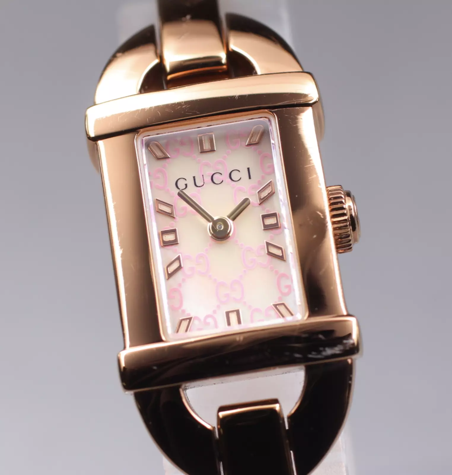 Montre femme vintage [Exc+5] GUCCI 6800L bracelet or GG cadran rose quartz JAPON