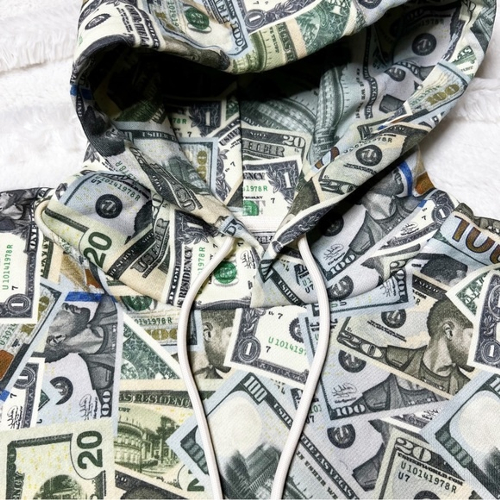 NWOT Usher Usher Bucks The Colosseum AOP Pullover Hoodie Sweatshirt