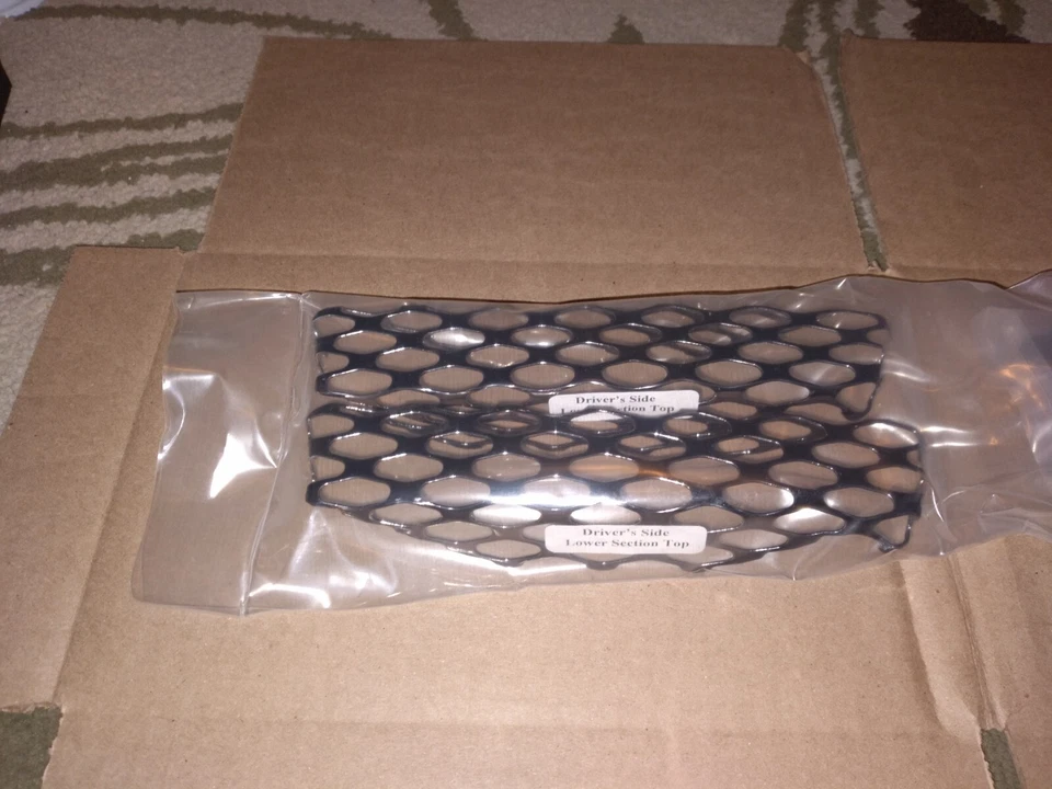 2005-2009 Chrysler 300 Street Scene OEM inserção de grade de para-choque de válvula inferior - Imagem 2 de 4