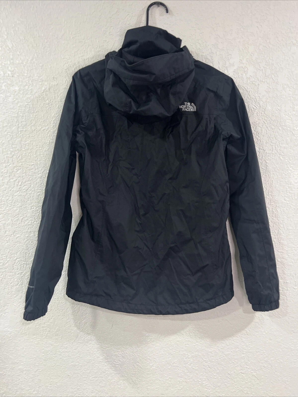 north-face hyvent windbreaker lightweight jacket