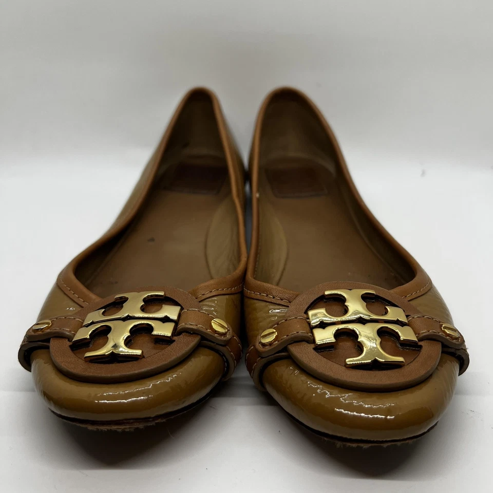 Sapatos femininos Tory Burch tamanho 8.5 marrom couro envernizado sapatilhas de balé tom dourado - Imagem 3 de 4